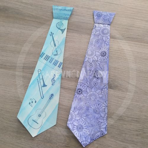 papírová kravata zdobená razítky_inspirace BarevnéNápady