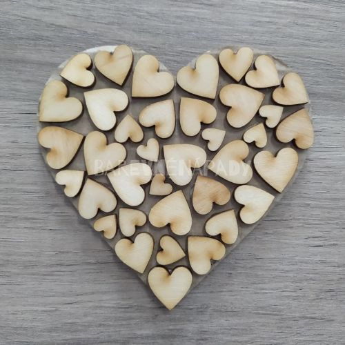 srdce z dřevěných mini srdíček